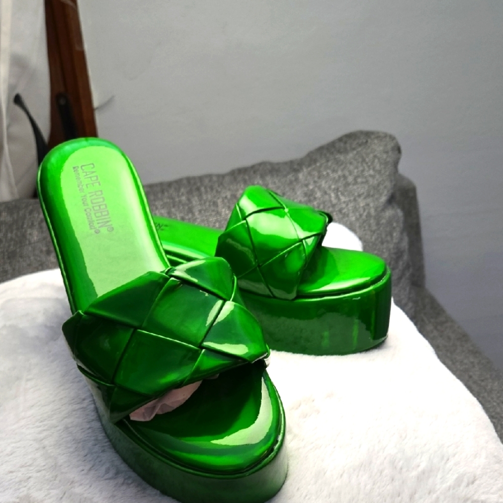 Cape Robbin Green Platform Slide Sandals